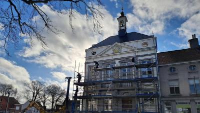 Gevel oud gemeentehuis opnieuw in volle glorie te bewonderen - Oud gemeentehuis Assenede