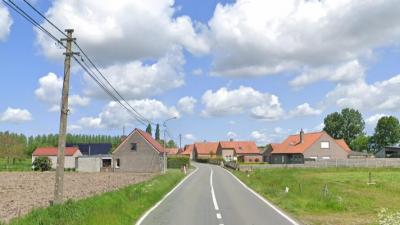 Herstellen van asfalt op Hendekenstraat (N458) en Stationsstraat - De Hendekenstraat