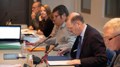 De gemeenteraad en raad voor maatschappelijk welzijn bijwonen? - De gemeenteraad en raad voor maatschappelijk welzijn bijwonen? -